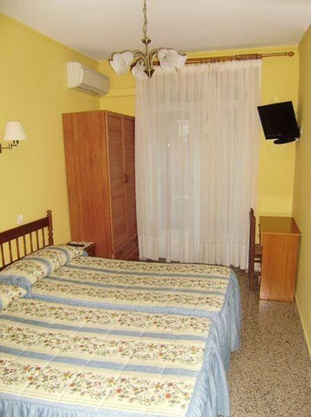 Hostal Miguel Angel Madrid Room photo