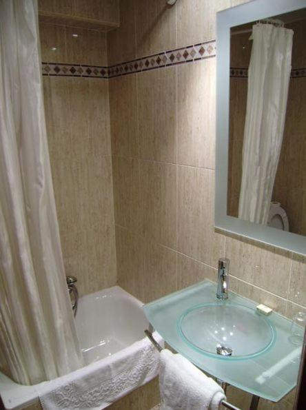 Hostal Miguel Angel Madrid Room photo