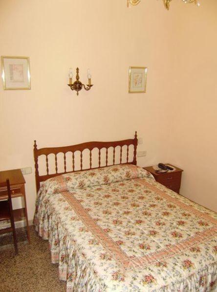 Hostal Miguel Angel Madrid Room photo