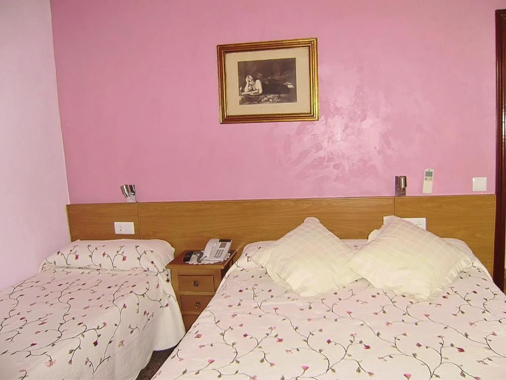 Hostal Miguel Angel Madrid Exterior photo