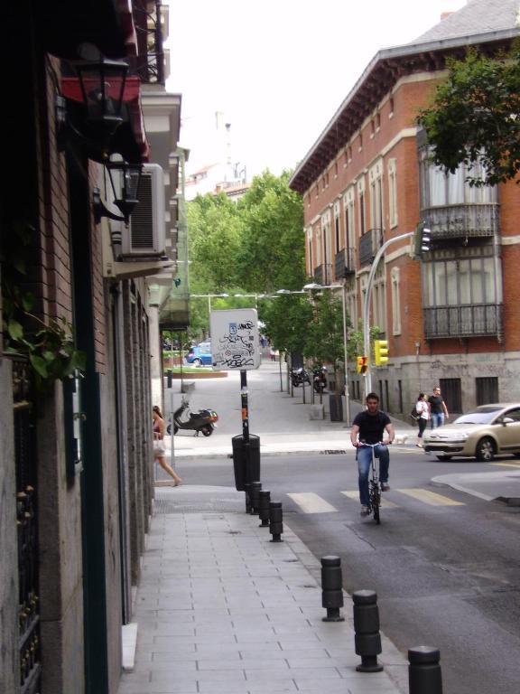 Hostal Miguel Angel Madrid Exterior photo